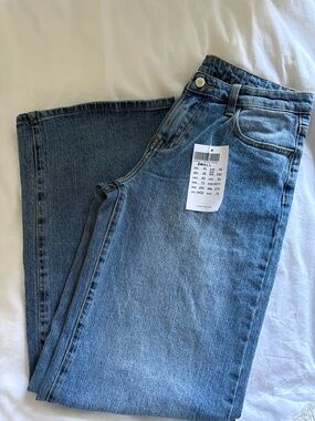 NWT Brandy Melville Maisy Pants- Size Small Low Rise Mid Wash Jeans